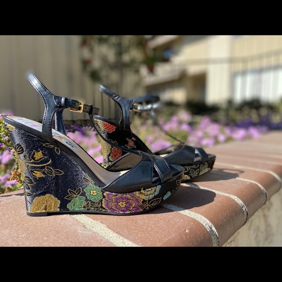 Guess shoes platform Chinese design size 9.5 USA - Picture 1 of 6